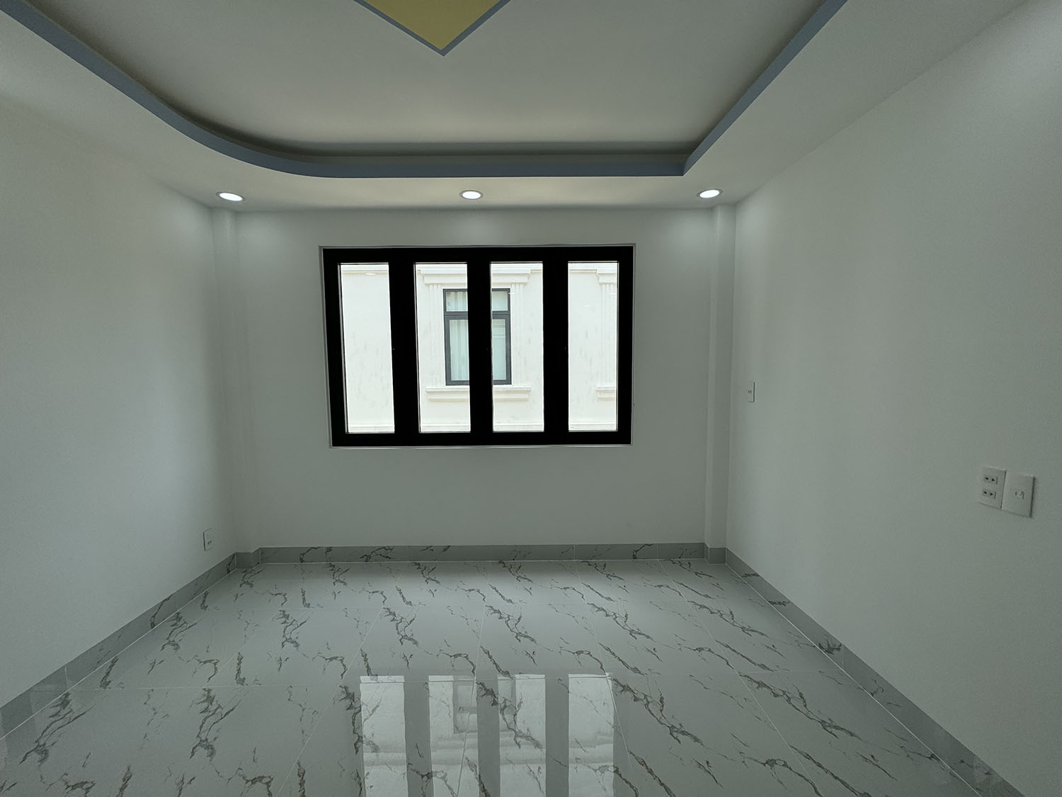 Nhà 3 lầu (3,7m x 12,5m= 43m2 công nhận đủ - vuông vức) 5 phòng ngủ hẻm ôtô 7 chỗ Nguyễn Bỉnh Khiêm